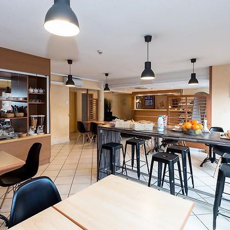 Hotel First Rodez Esterno foto