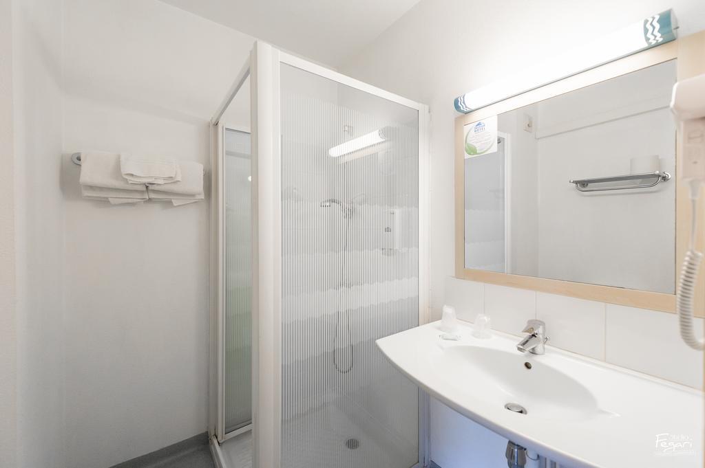 Hotel First Rodez Esterno foto