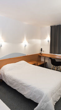 Hotel First Rodez Esterno foto