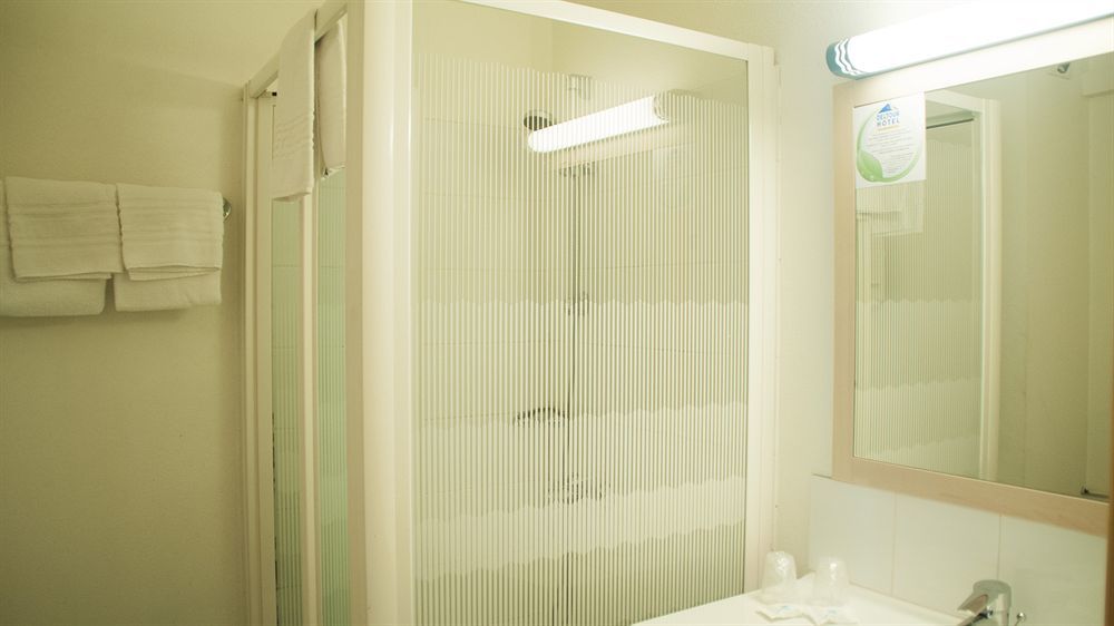 Hotel First Rodez Esterno foto